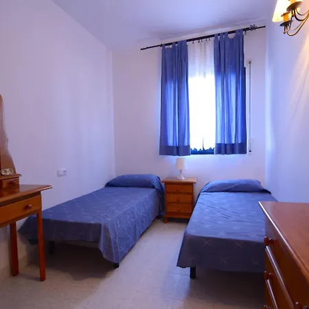 Apartment In Pals With Terrace דירה פאלס